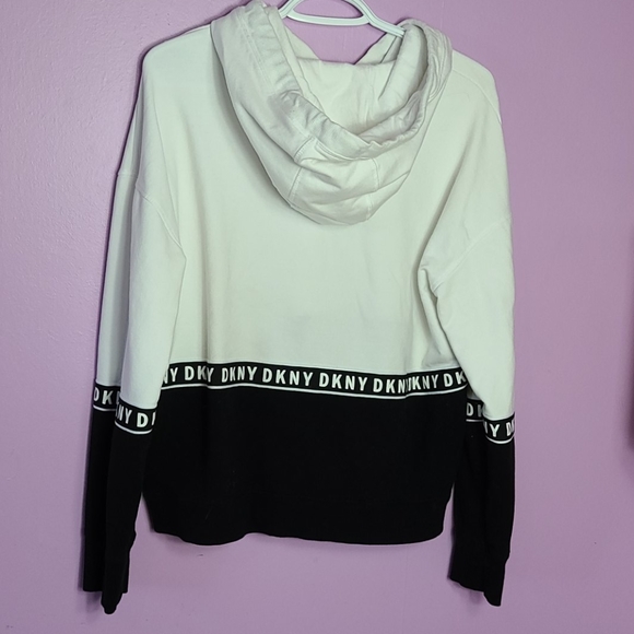 ποΈ DKNY Hoodie - Picture 8 of 9